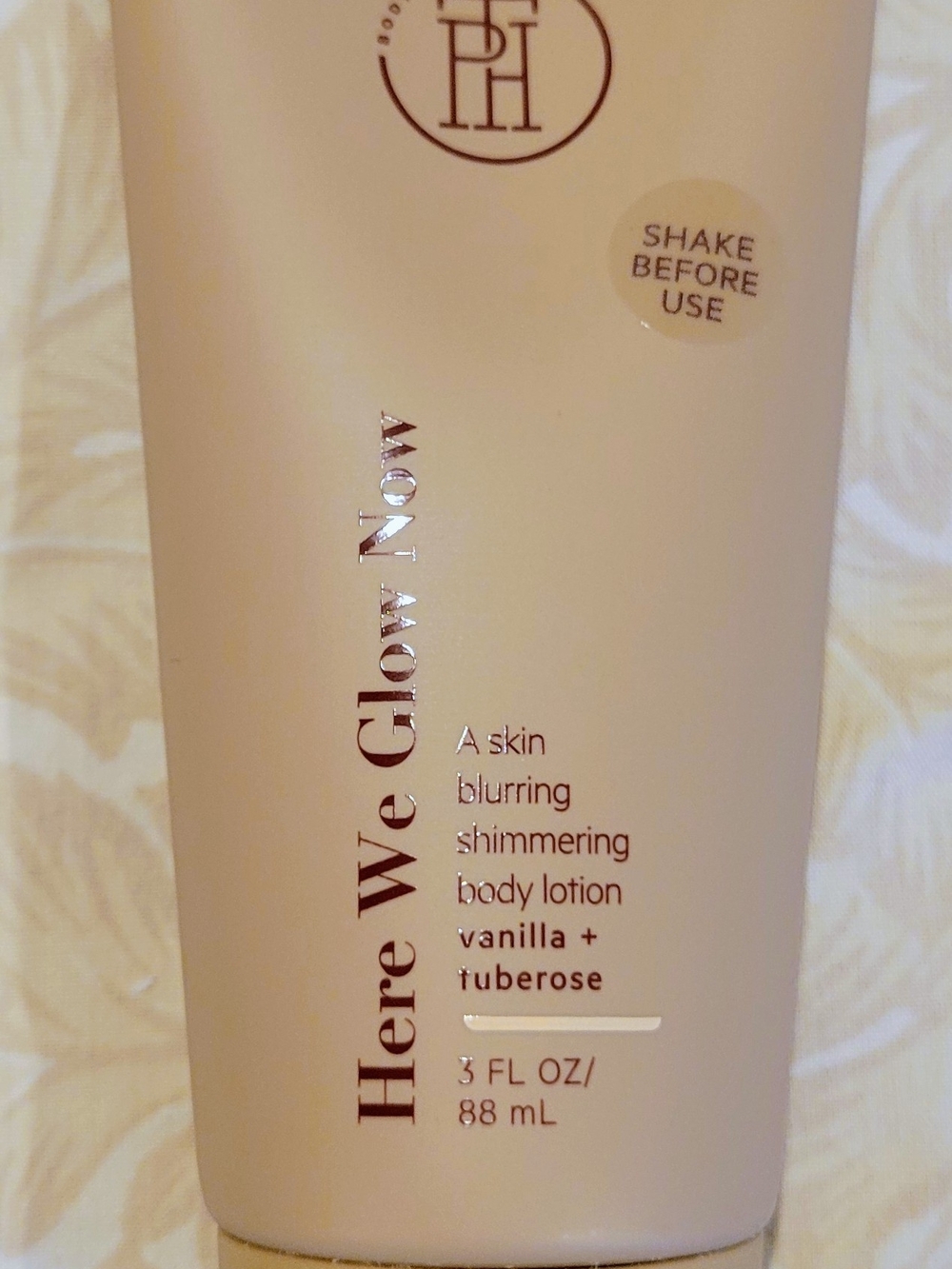 NWT Here We Glow Now Shimmering Body Lotion - Picture 4 of 5